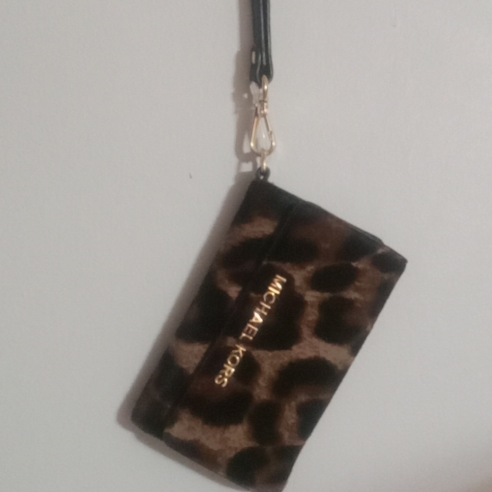 Michael kors wristlet